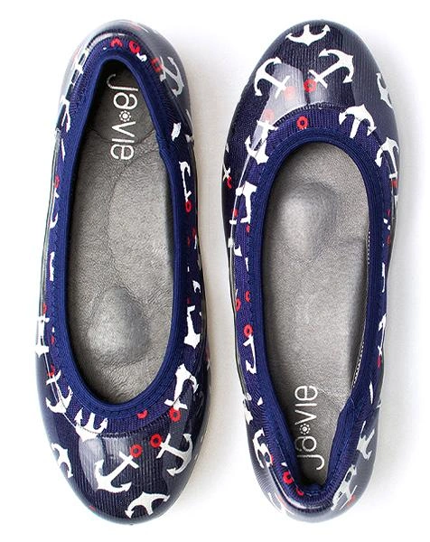 Anchors Away Jelly Flats: Your Sunny Seaside Stroll Starts Here!